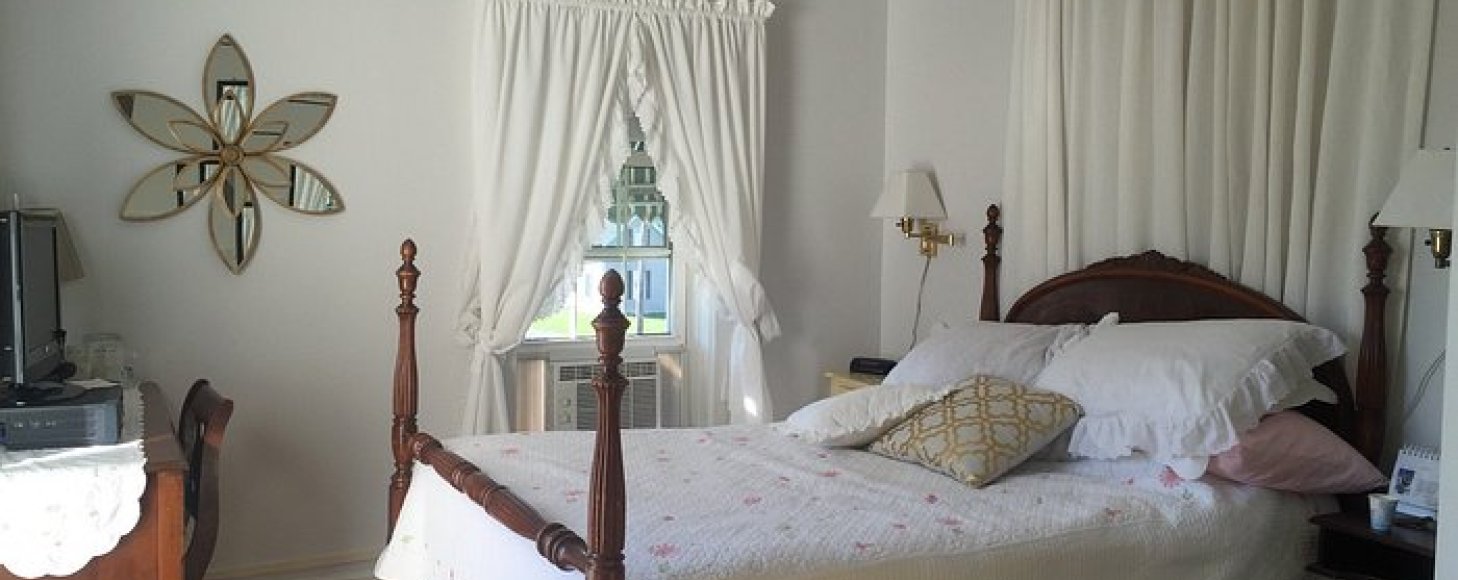 Maple Tourist Home Bed & Breakfast
